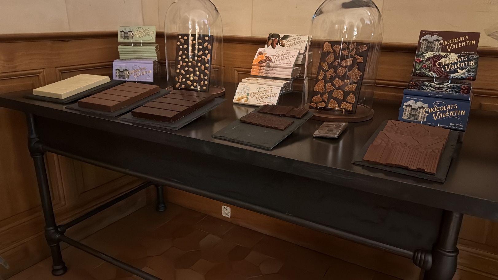 Léo Mattéï, brigade des mineurs - Décor 3 - Gilles Graziano Chef Décorateur