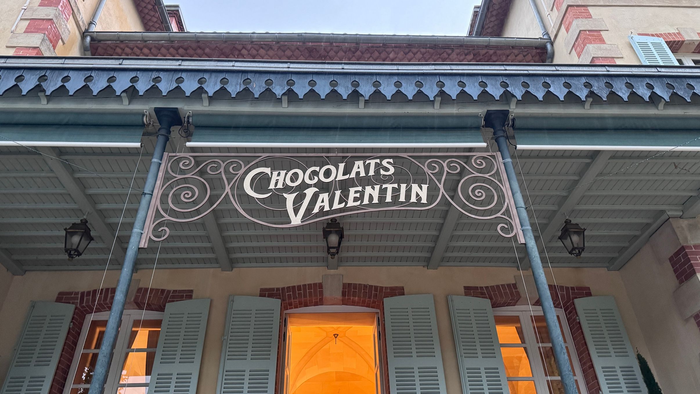 Léo Mattéï, brigade des mineurs - Décor 15 - Gilles Graziano Chef Décorateur